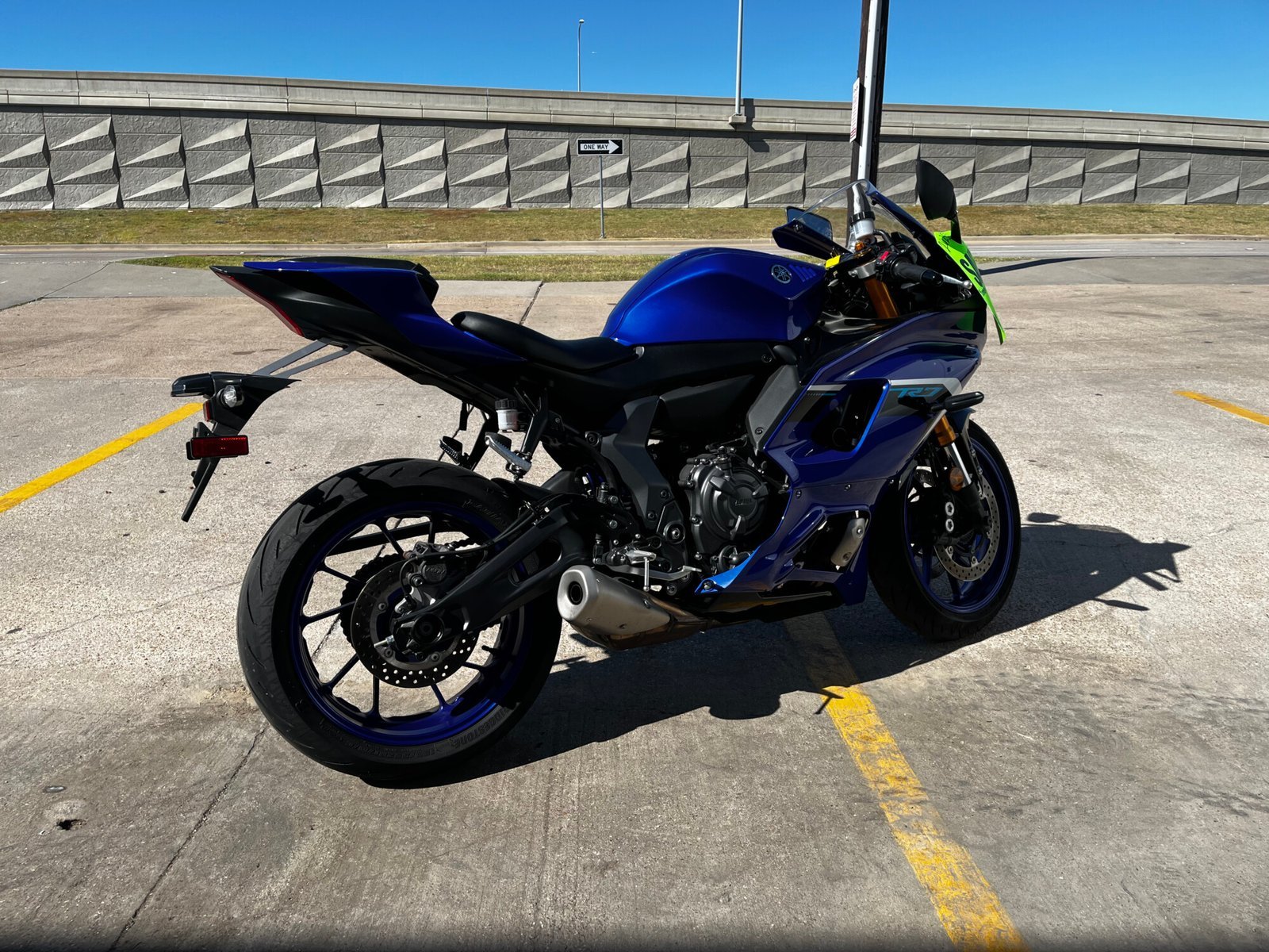 2025 Yamaha R7 - Image 2