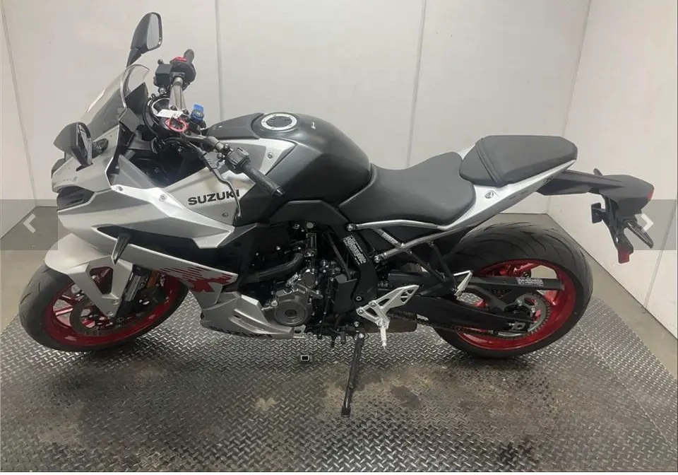 2024 SUZUKI GSX800FRQM4 GSX-8R