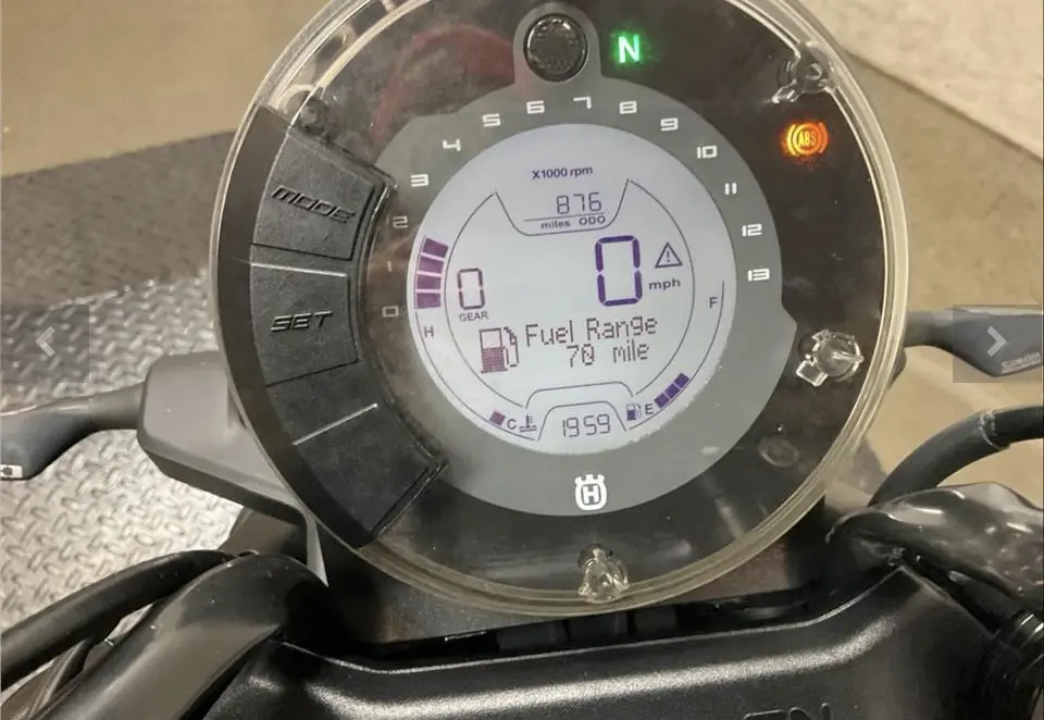 2023 HUSQVARNA SVARTPILEN 401 - Image 3