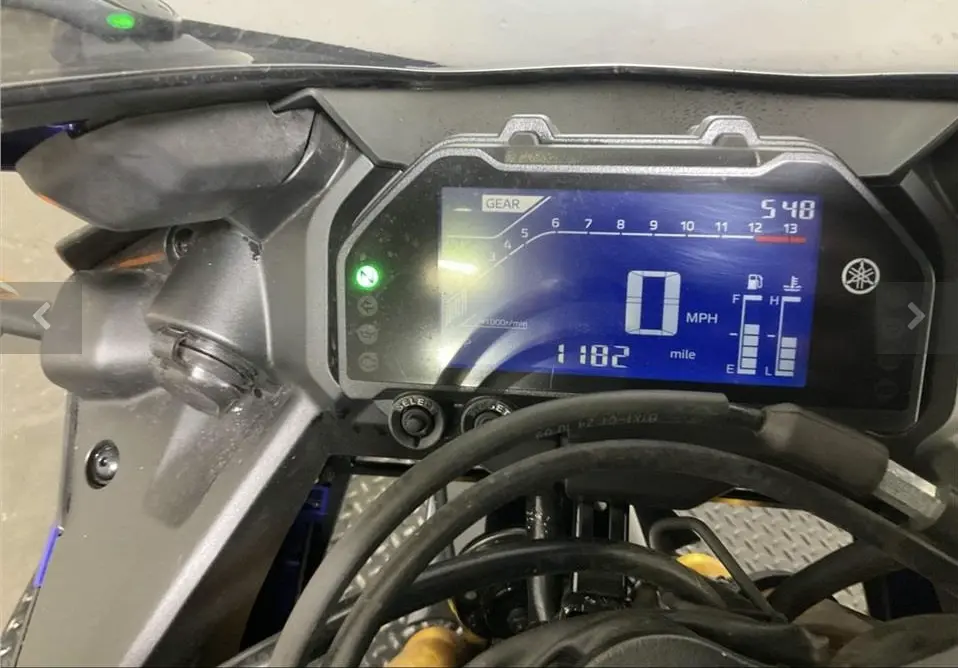 2025 YAMAHA YZF-R3 - Image 3