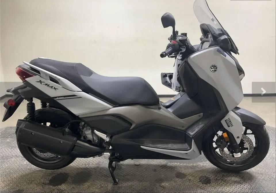 2024 YAMAHA XMAX - Image 2
