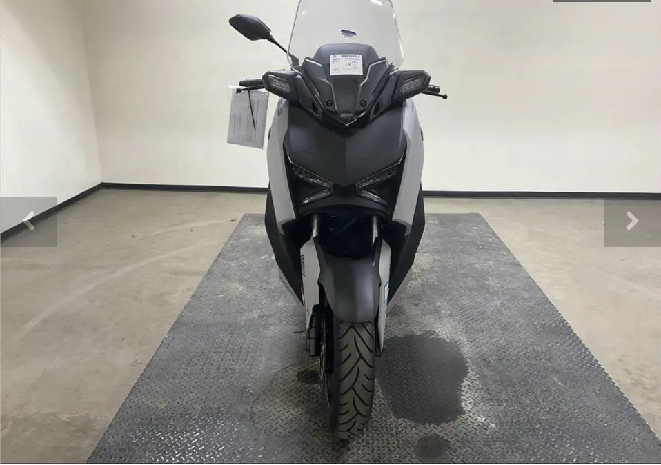 2024 YAMAHA XMAX - Image 5